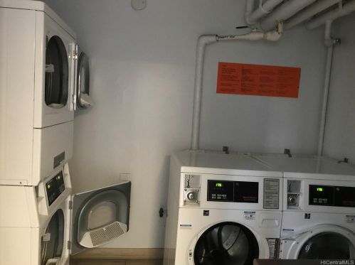 1560 Kanunu St, Honolulu HI  96814-3244 exterior