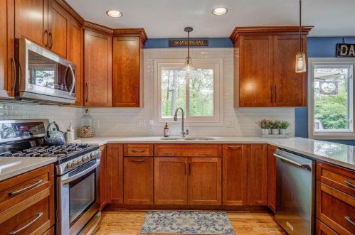 9427 Bridgewood Ct, Cincinnati, OH 45249-3646