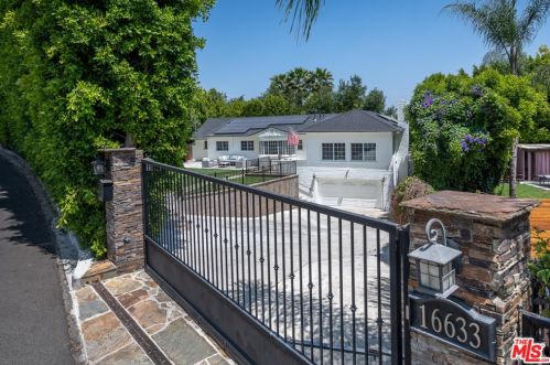 16633 Oak View Dr, Van Nuys, CA 91436-3235