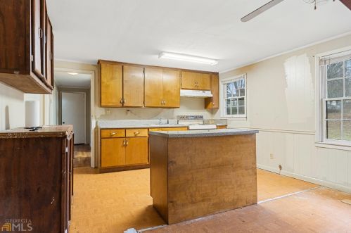 137 Indian Creek Rd, Locust Grove, GA 30248-3528
