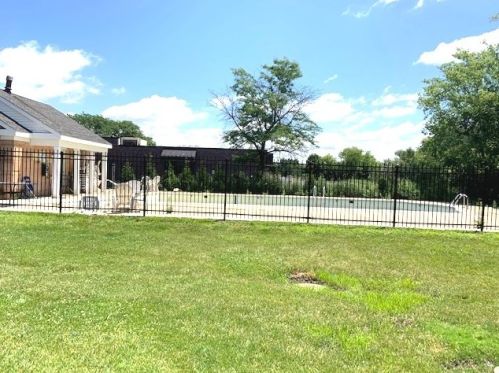 5400 Carriageway Dr, Rolling Meadows IL  60008-3991 exterior