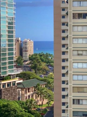 2085 Ala Wai Blvd, Honolulu HI  96815-2149 exterior