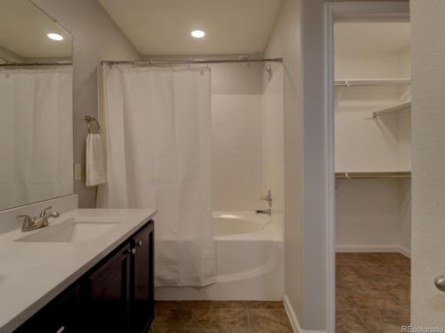 18099 Orchard Pl, Aurora CO  80016-1197 exterior