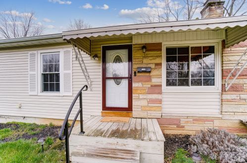 2208 Sunnyland Blvd, Springfield, OH 45506-3236