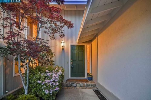 564 Kiki Dr, Concord, CA 94523-1743