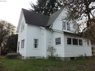 8570 Bachman Dr, Gladstone, OR