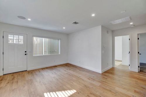 535 Zeyn St, Anaheim CA  92805-2654 exterior