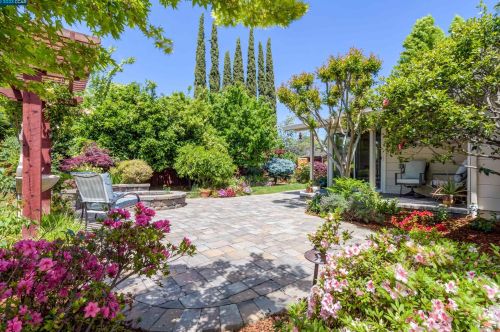 3381 El Monte Dr, Concord CA  94519-2806 exterior