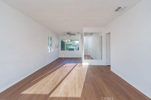 7734 Glenoaks Blvd, Burbank, CA 91504-1018