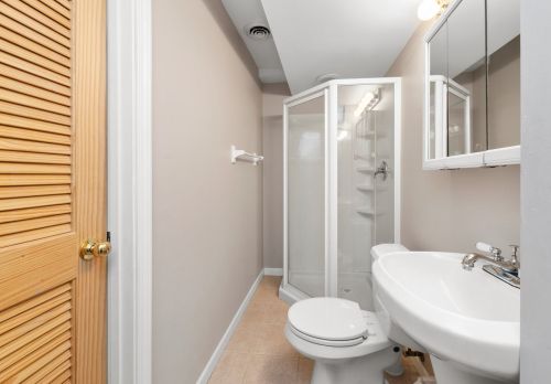 911 Cumberland Ct, Carol Stream IL  60188-9070 exterior