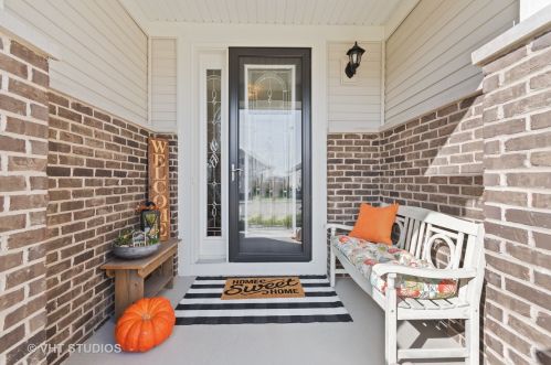3628 Chesapeake Ln, Naperville, IL 60564-2004