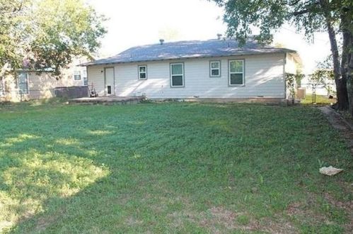 4929 Flagstone Dr, Fort Worth, TX 76114-1771