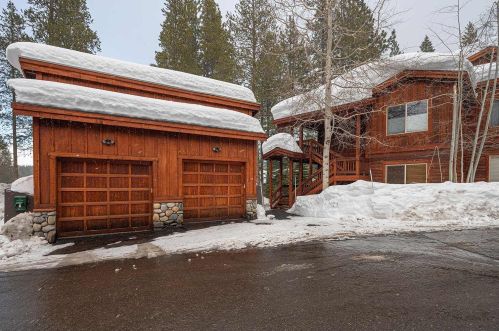 12709 Hidden Cir, Truckee CA  96161-6055 exterior