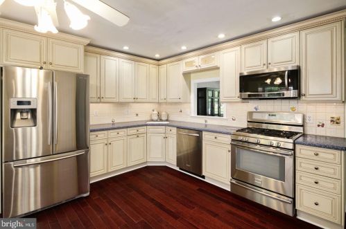 310 Carriage House Ln, Tavistock, NJ 08033-1010