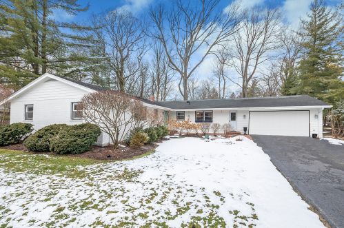 75 Cumberland Dr, Half Day, IL 60069-3113