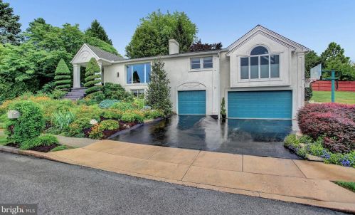 2480 Eastwood Dr, York, PA 17402-3605