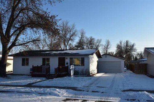 1929 Central Ave, Minot ND  58701-3894 exterior