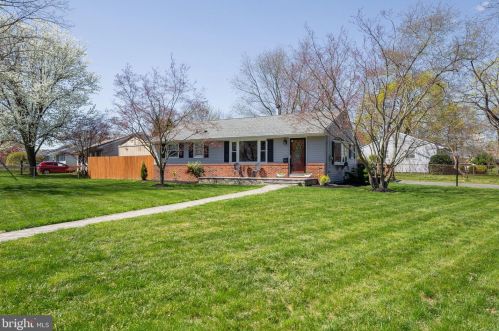 6 Indian Queen Ln, Lumberton Township, NJ 08048-3024
