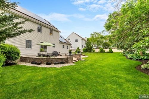 4 Morgan Ct, Dover NJ  07869-1445 exterior
