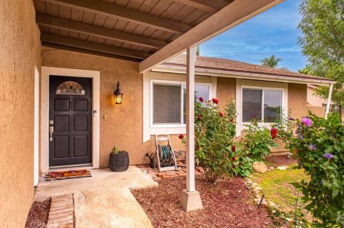 6750 Charing St, Simi Valley CA 93063-3926 exterior