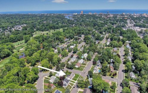 400 Parkview Ave, Tinton Falls NJ 07712-4732 exterior