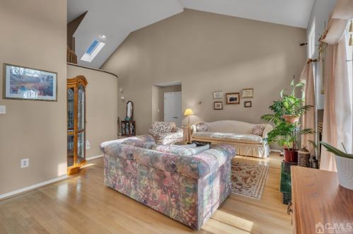 40 Lavender Dr, Princeton NJ  08540-9448 exterior