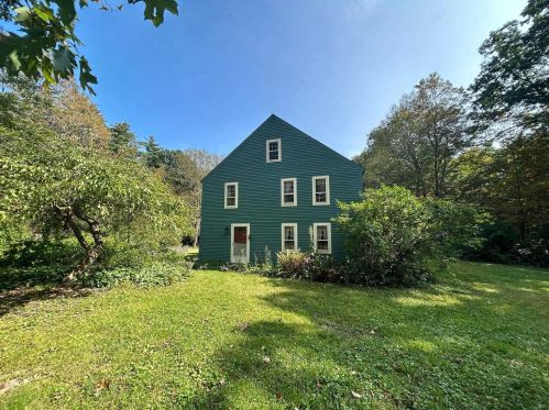 52 Winslow Rd, Weare, NH 03281-4121