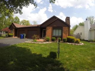 7620 Pickett Ln, Columbus, OH 43235-1948