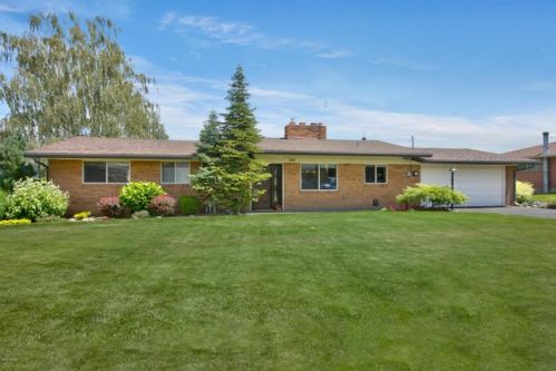 309 Hillcrest Dr, Selah, WA 98942-1523