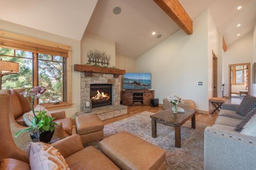 10240 Valmont Trl, Truckee CA  96161-2072 exterior