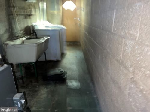 610 Longshore Ave, Philadelphia PA 19111-4423 exterior