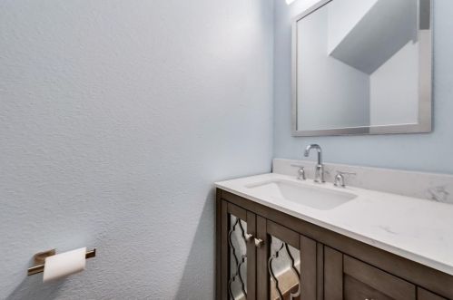 5568 Thunder Bay Dr, Fort Worth TX  76119-8505 exterior