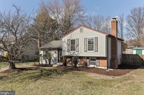 13064 Monterey Estates Dr, Herndon, VA 20171-2637