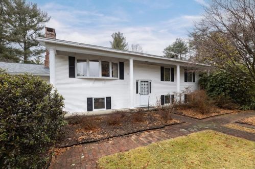 5 Apple Blossom Ln, Coventry, RI 02816-6619