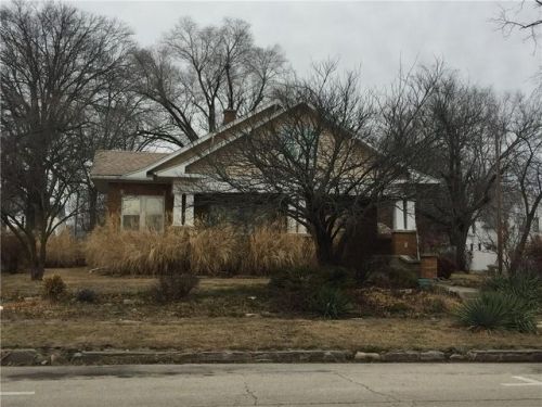 111 1st St, Eldon, MO 65026-1520