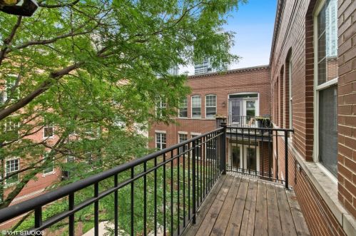 303 Scott St, Chicago IL  60610-1882 exterior