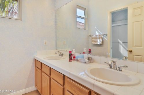 735 Eisenhower Way, Simi Valley CA 93065-8361 exterior