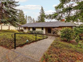 4300 Downs View Ct, Portland, OR 97221-3132