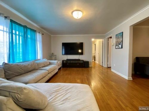 27 Union Ave, Nutley, NJ 07110-3325