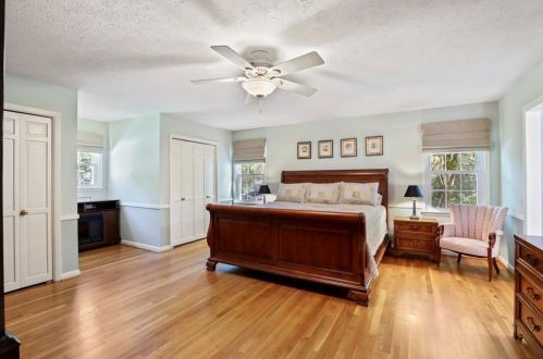 535 Bridgewater Dr, Atlanta GA  30328-2814 exterior
