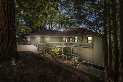 1230 Heather Dr, Vallecito, CA 95247-9687