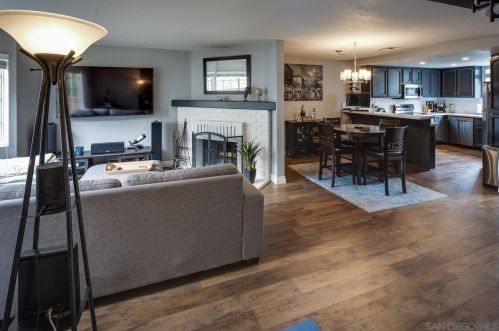 1806 Mckee St, San Diego, CA 92110-1957