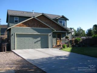 1585 22nd Pl, Eagle Crest, OR 97756-7526