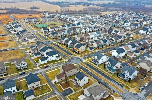 399 Lord Fairfax St, Charles Town WV  25414-2609 exterior