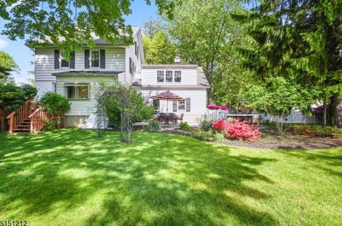 32 Debbie Pl, Berkeley Heights, NJ 07922-1761