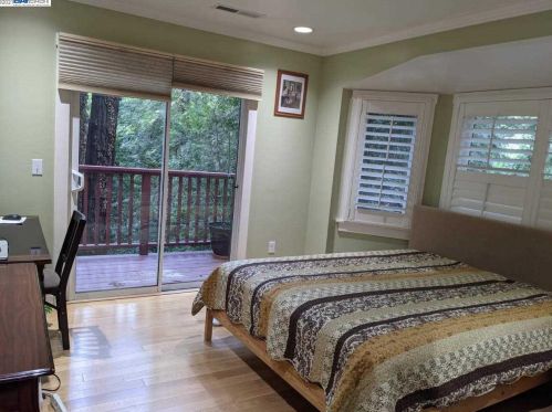 18280 Southview Ave, Los Gatos, CA 95033-8537