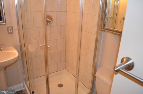 8902 16th St, Silver Spring MD 20910-2231 exterior