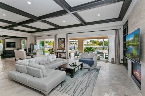16105 Mariposa Ave, Riverside CA  92504 exterior
