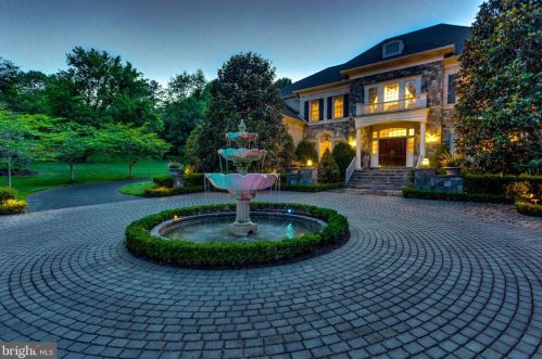 700 Strawfield Ln, Great Falls, VA 22066-2737