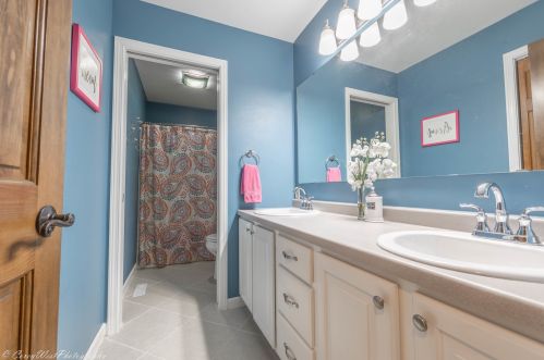 1223 Foxpointe Dr, Sycamore IL  60178-3219 exterior